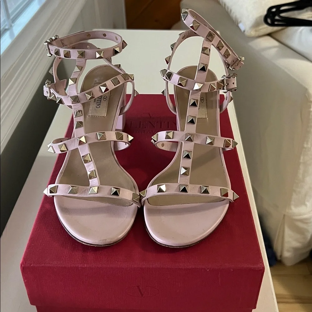 Valentino Garavani Rockstud Leather Sandal - Picture 4 of 7